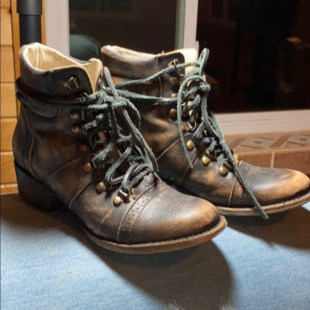Free bird boots.  Excellent condition!